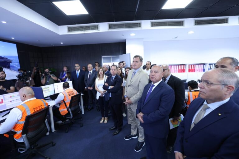 وزير النقل ونظيره الفرنسي يتفقدان محطة تحيا مصر لتشغيل المحطات بميناء الإسكندرية